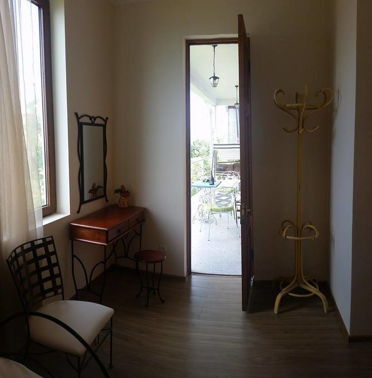 Omsi House Hotel Telavi Kültér fotó