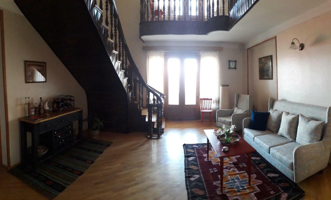 Omsi House Hotel Telavi Kültér fotó