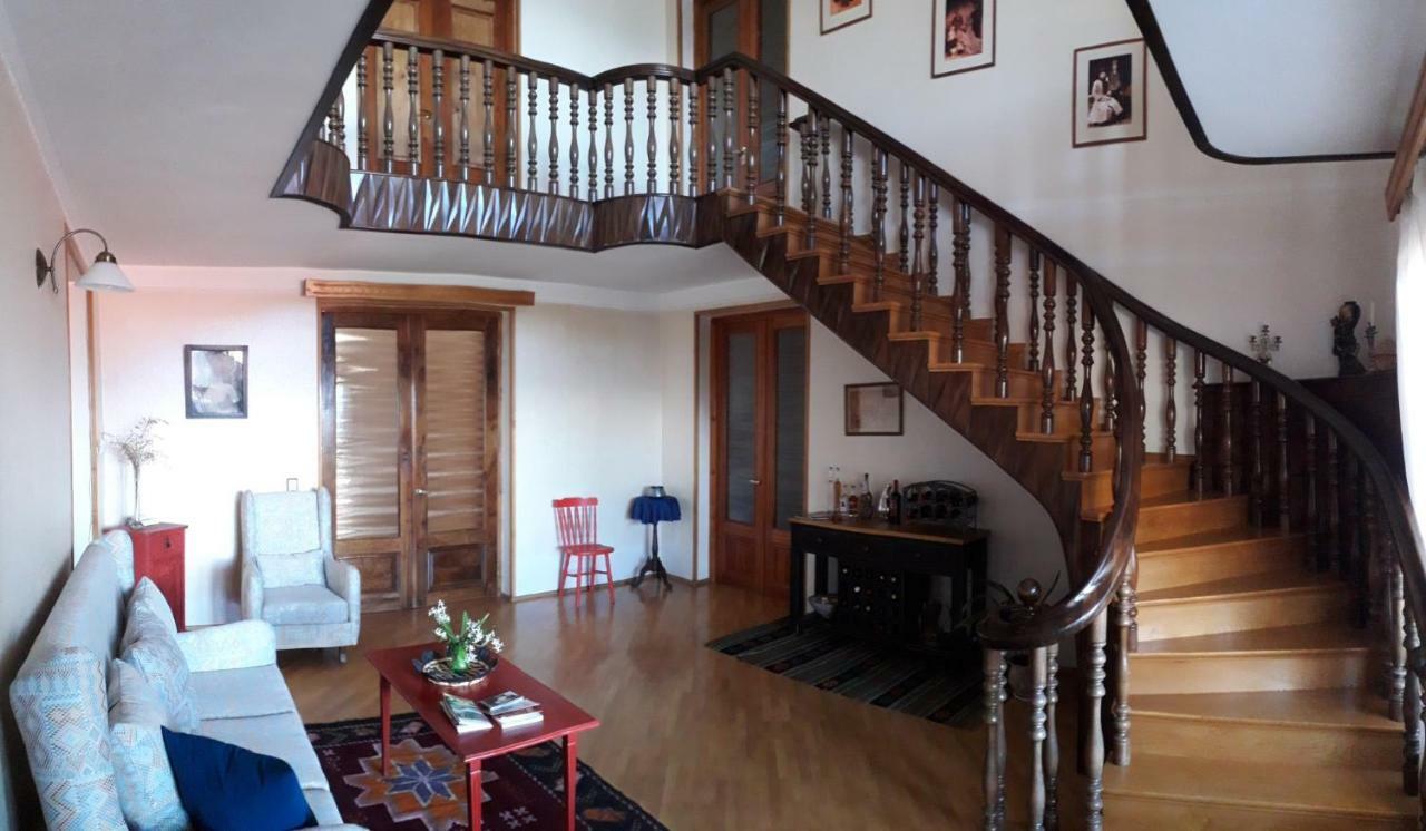 Omsi House Hotel Telavi Kültér fotó