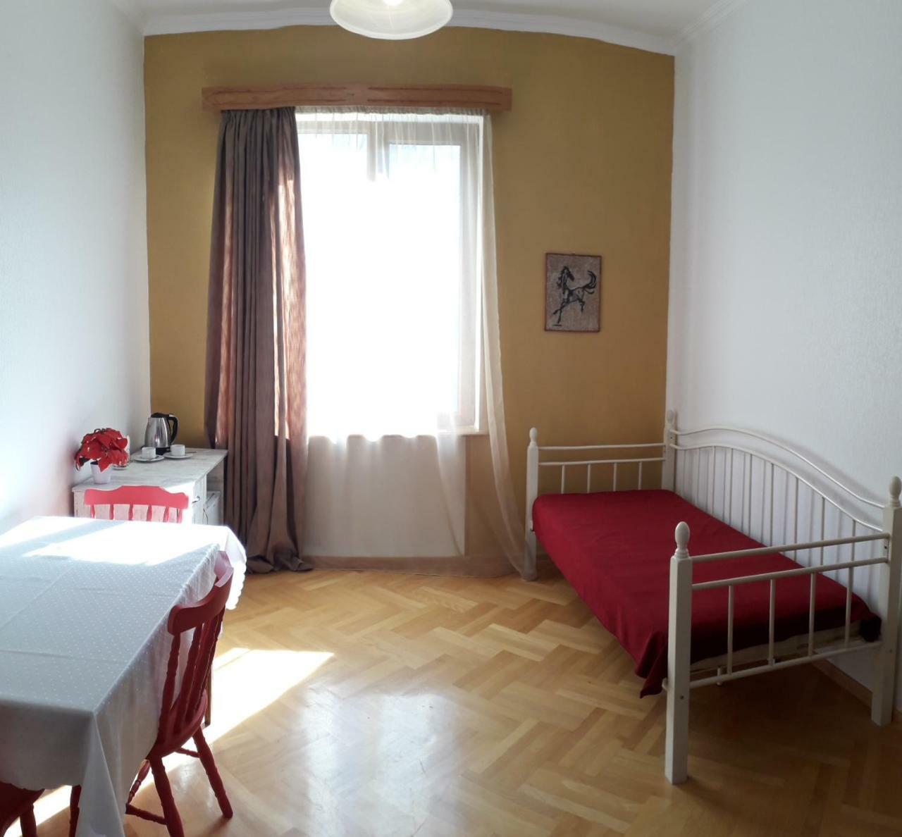 Omsi House Hotel Telavi Kültér fotó