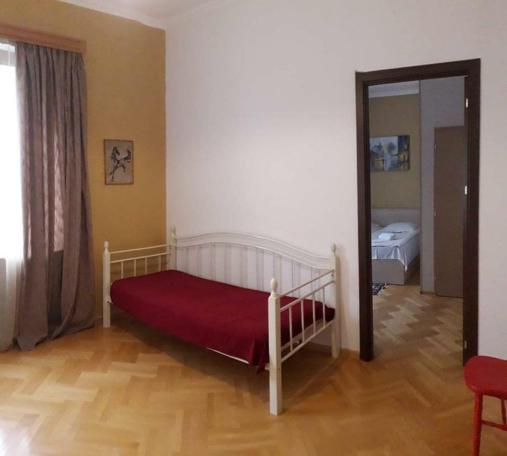 Omsi House Hotel Telavi Kültér fotó