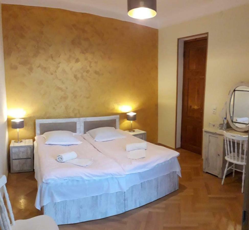 Omsi House Hotel Telavi Kültér fotó